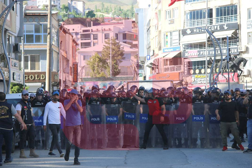 Hakkari'de polis şiddeti objektiflere böyle yansıdı - Resim: 1